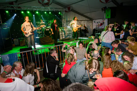 Tentfeest Vierdaagsefeesten De Vecht - foto 1