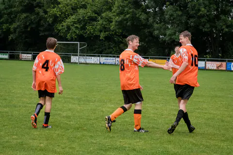 Familie- en vriendenvoetbal - foto 3